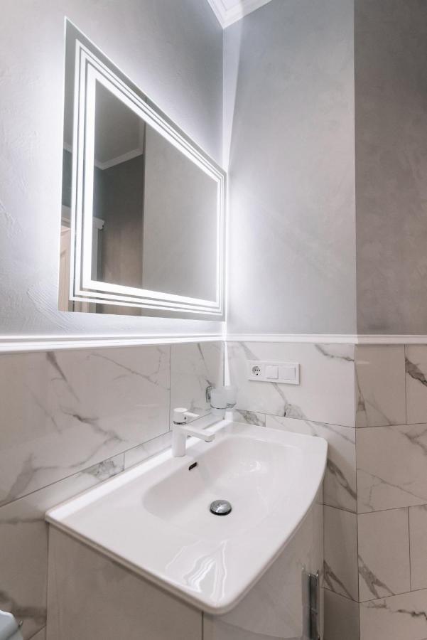 Royal Tower Vip Smart Apartments 1 Kiev Exteriör bild
