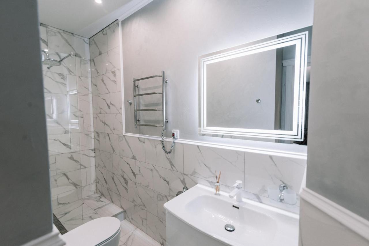 Royal Tower Vip Smart Apartments 1 Kiev Exteriör bild